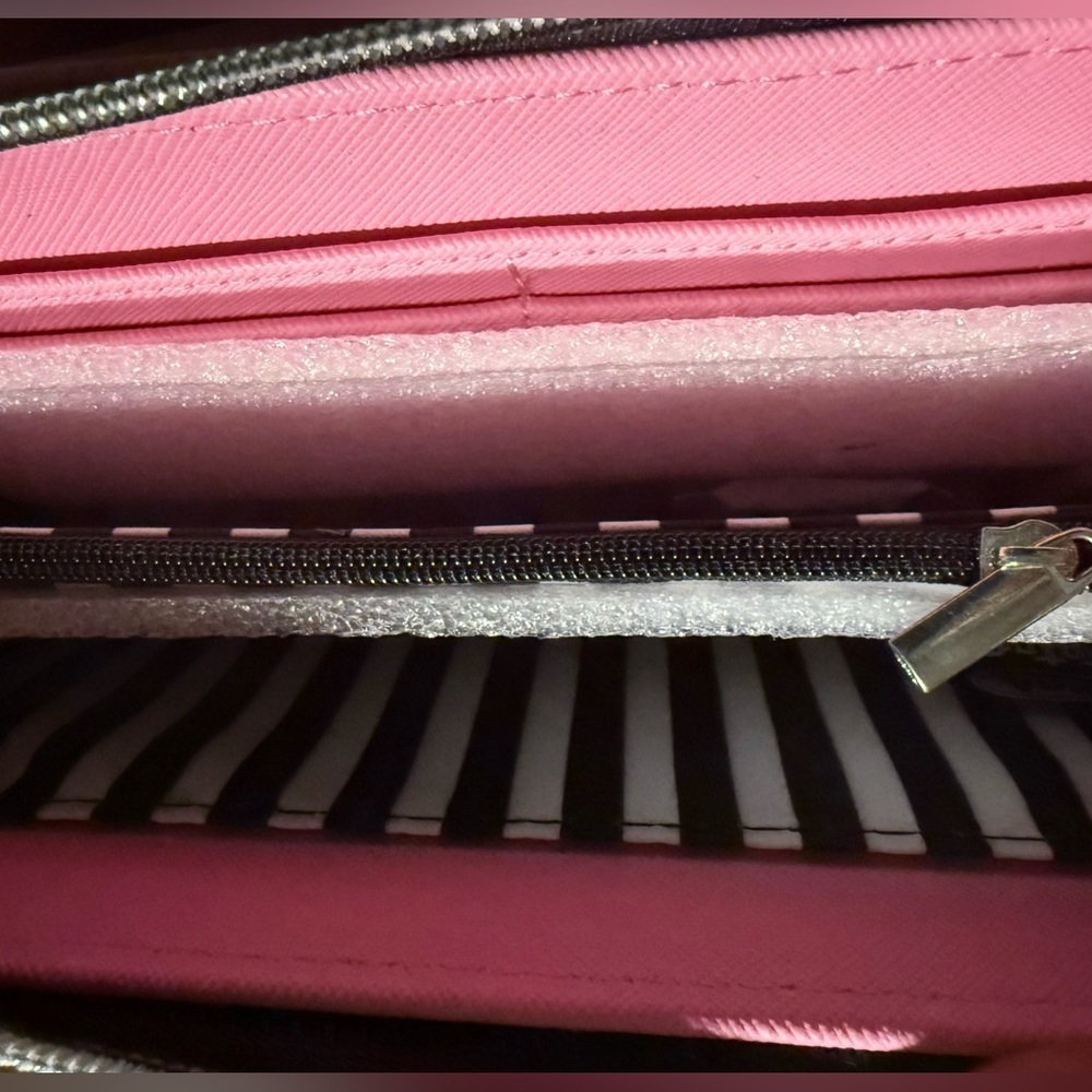 NWT Marc Tetro Large Pink Wallet with Yorkie Terrier - Picture 4 of 4